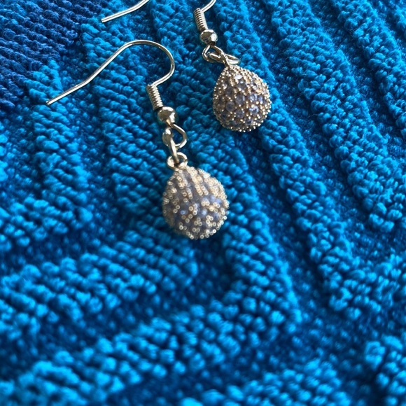 Earrings NWT Gold Tear Drop - Picture 1 of 4